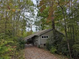 Black Mountain Treehouse w Amazing Decks & Fireplace