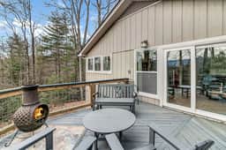 Black Mountain Treehouse w Amazing Decks & Fireplace
