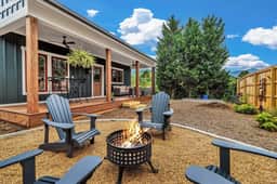 Cozy Craftsmen w Fire Pit in Black Mtn