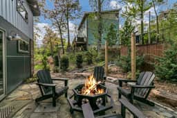 Cozy Laurel Cabin w Fire Pit close to DT Black Mtn & Golf Course