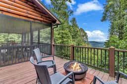 Gateway Getaway Screened Porch with Mountain Views & Fire Bowl