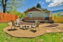 Les Petit Maison Walkable to Downtown Black Mtn
