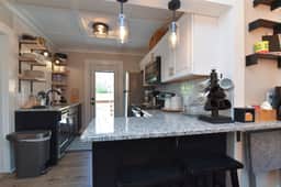 Les Petit Maison Walkable to Downtown Black Mtn