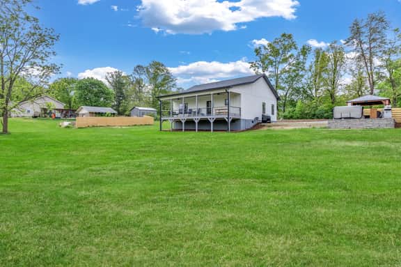 Carolina Meadows w/ Hot tub near Weaverville