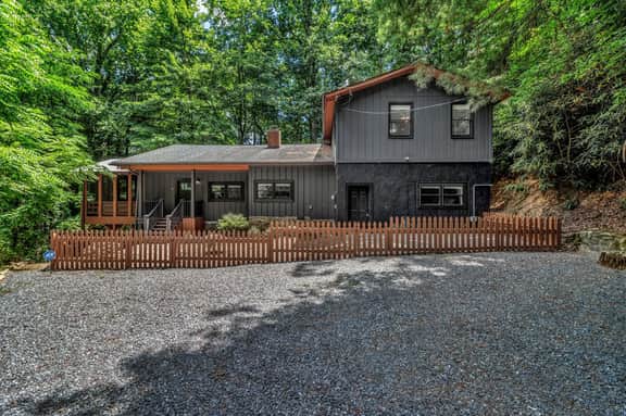 Black Mtn Escape w Hot Tub & Fire Pit