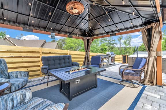 Carolina Meadows w/ Hot tub near Weaverville