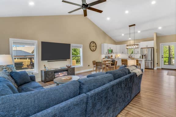 Carolina Meadows w/ Hot tub near Weaverville