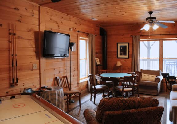 Firefly Lodge w Mountain Views, Firepit, Fireplace