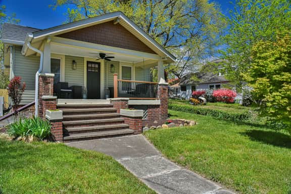 Les Petit Maison Walkable to Downtown Black Mtn