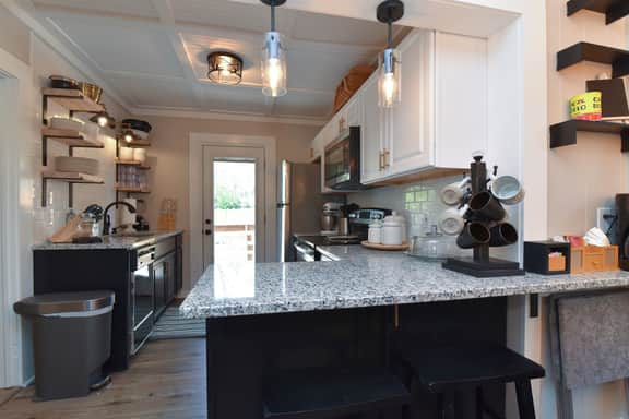 Les Petit Maison Walkable to Downtown Black Mtn