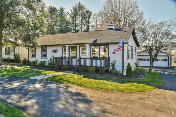 Swanky 1920s Themed House- Walkable to Downtown Black Mtn
