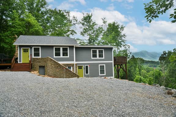 The Sunset House w Mountain Views and Fire Pit