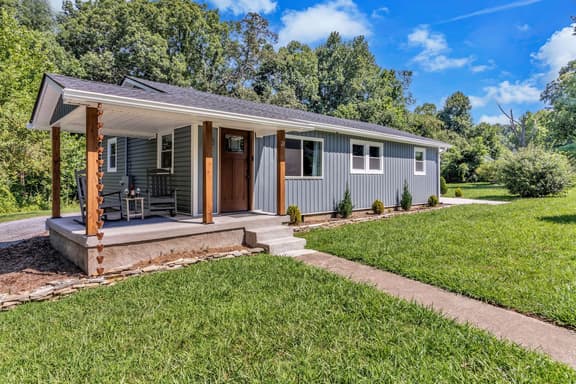 Bear Walk Cottage in Black Mountain