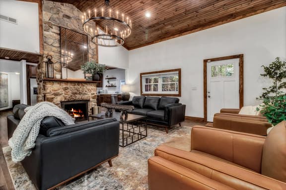 Black Mtn Escape w Hot Tub & Fire Pit