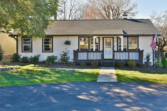 Swanky 1920s Themed House- Walkable to Downtown Black Mtn